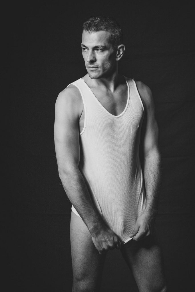 akt-erotische-sexy-fotos-male-berlinblick-male-schwul-gay-shirt