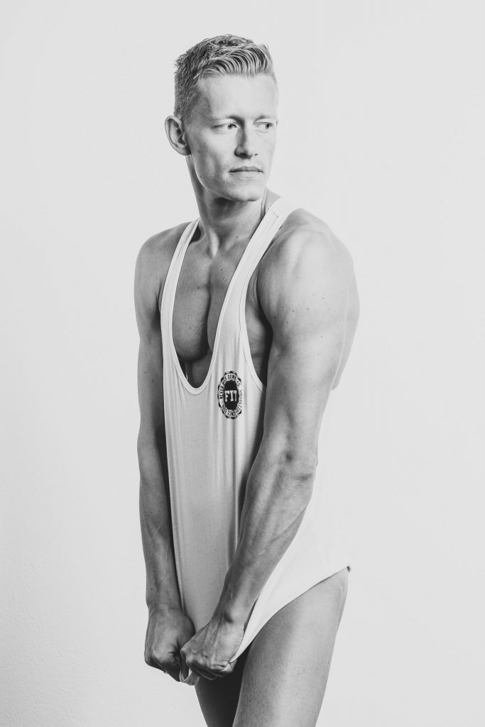 akt-erotische-sexy-fotos-male-berlinblick-male-schwul-gay-shirt