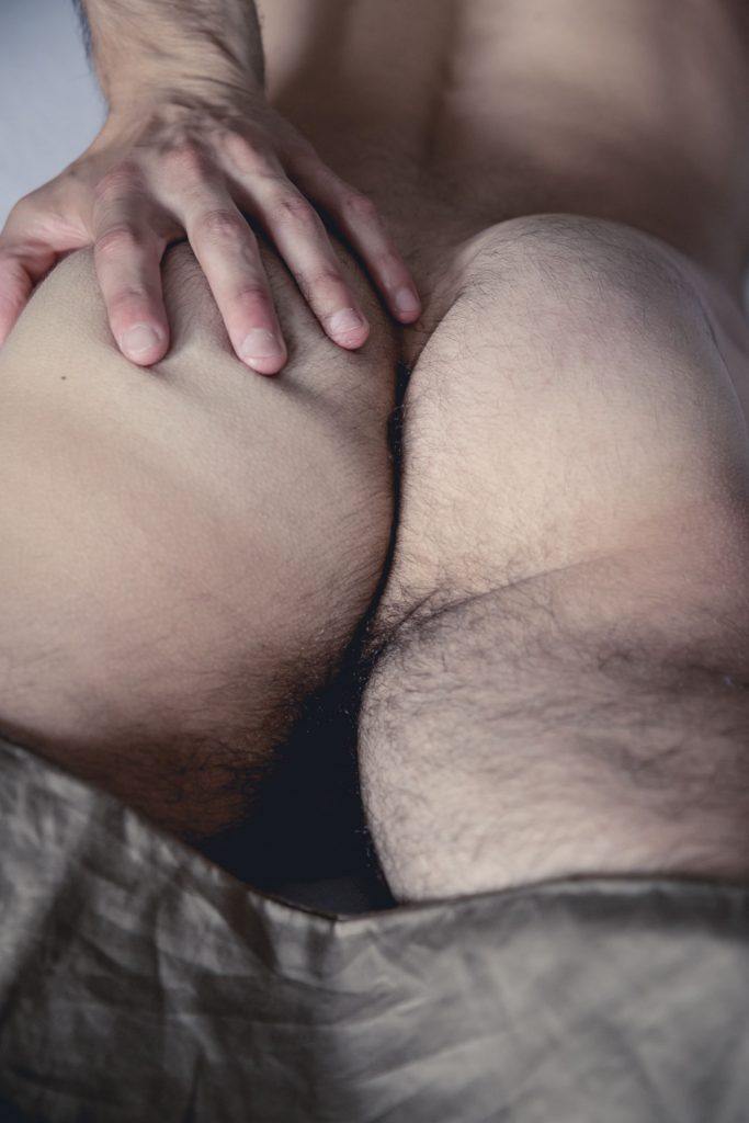 akt-erotische-sexy-fotos-male-berlinblick-male-schwul-po