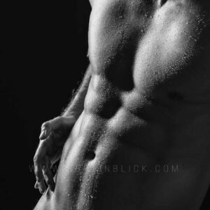 Nude-Male.Art-AluDibond-Akt-Mann-Sixpack-mit-Wassertropfen