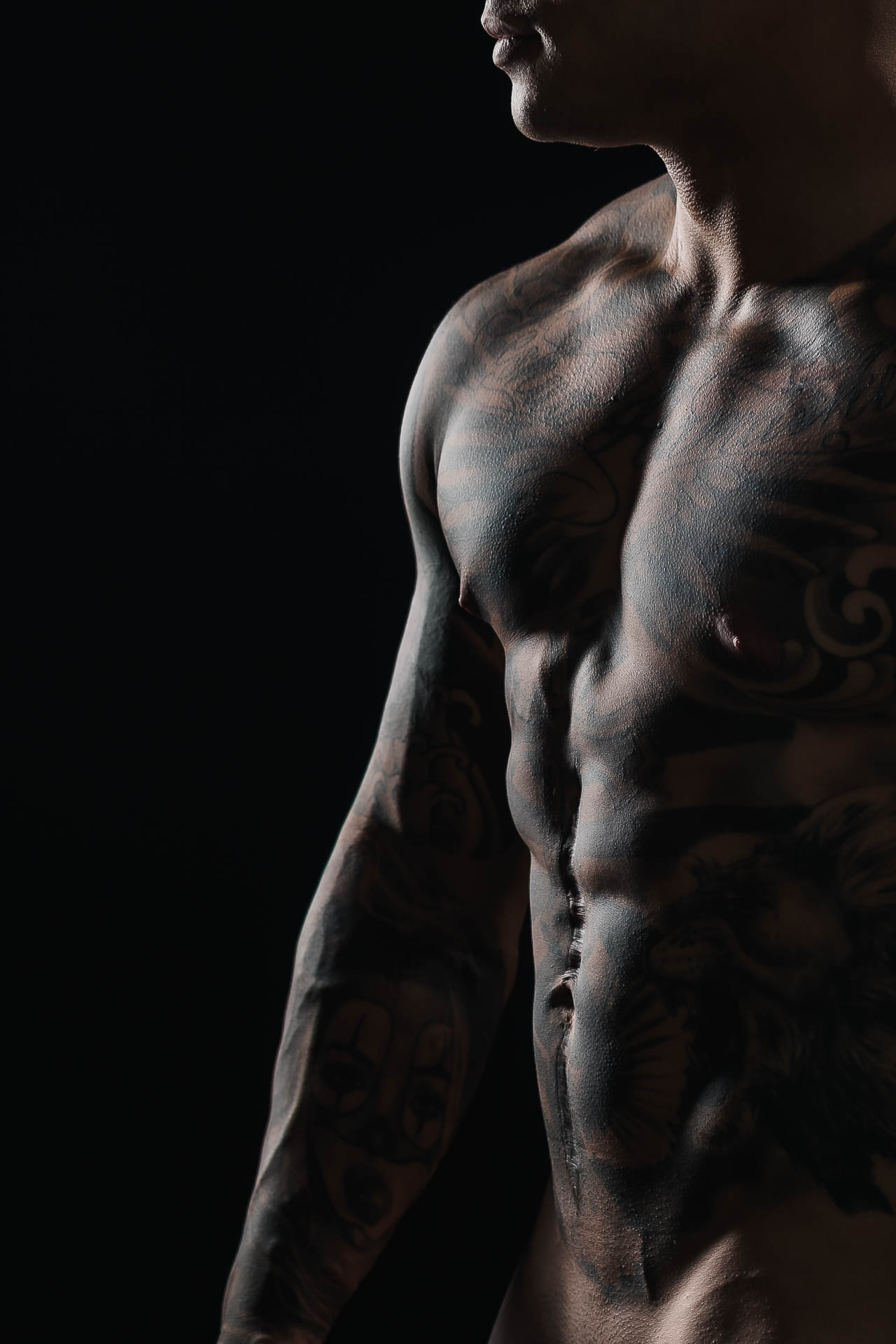 Männerbody-Close-Up-Tattoos