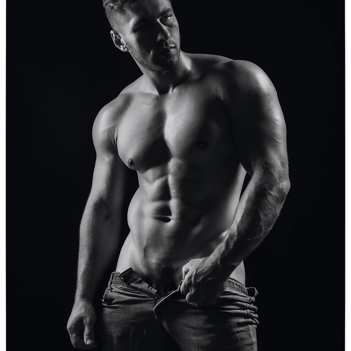 12-Kalender_Mockup_A4-2025 SKIN-erotischer-Männerkalender-2025-Vorschau-BerlinBlick